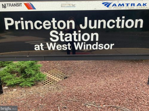 6 Caleb Ln, Princeton NJ 08540-6138 exterior