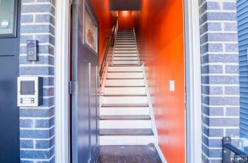 69 13 St, Newark NJ 07107-1108 exterior