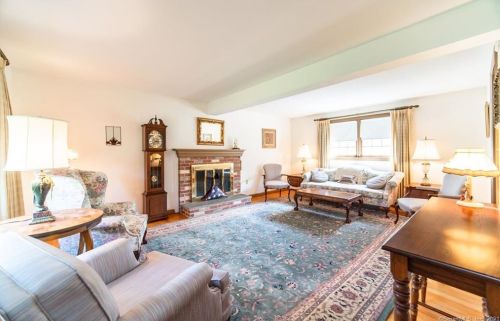 2027 Hartford Tpke, North Haven, CT 06473-1046