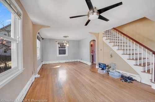 84 Hillview Ave, Waterbury, CT 06704-2638