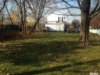 682 Fisher Ave, Hempstead, NY 11553-3406