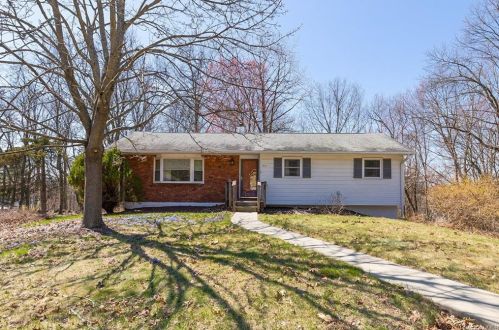 12 Sherwood Ln, Poughkeepsie, NY 12601-6200