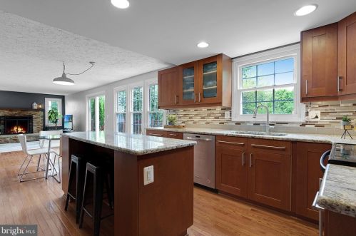12630 Thunder Chase Dr, Herndon, VA 20191-5820
