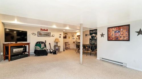 8041 Cross Creek Cir, Breinigsville PA  18031-1327 exterior