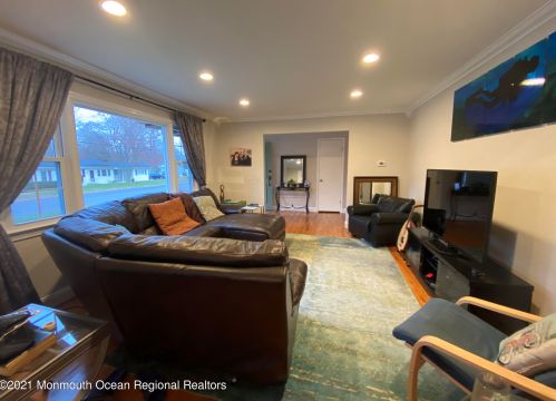 1304 Franklin Ave, Tinton Falls, NJ 07712-3512