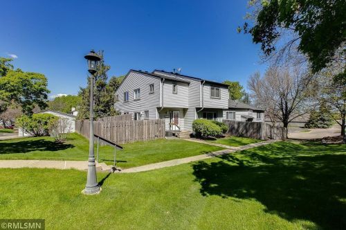 3422 Highlander Dr, Saint Paul, MN 55122-1310