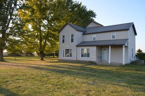 1089 210th St, Shady Grove, IA 50648-9380
