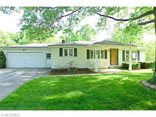 585 Anna Mae Dr, Mogadore, OH 44260-9529