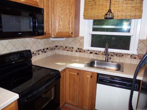 11 Regents Pl, Yorktown Hgts, NY 10598-1421
