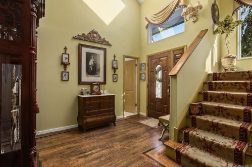 2777 Evergreen St, Yorktown Hgts, NY 10598-3363
