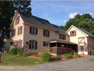 137 Henniker St, Hillsboro, NH 03244-5527
