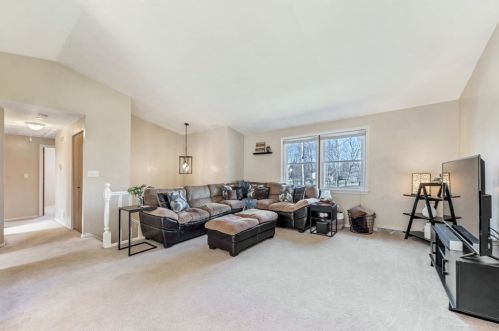 2500 Hollywood Dr, Gibsonia PA  15044-8385 exterior