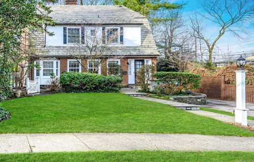 105 Pelhamdale Ave, New Rochelle NY  10803-2210 exterior