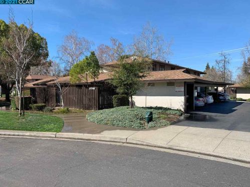 5467 Roundtree Pl, Concord, CA 94521-3971