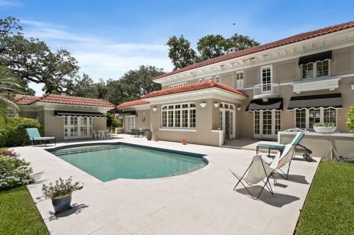 1730 Beach Dr, Saint Petersburg, FL 33704-4800