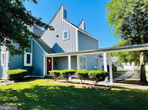 704 Lakeview Ave, Slaughter Beach, DE 19963-2922