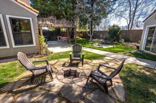 424 Stanford St, Vacaville CA  95687-4653 exterior