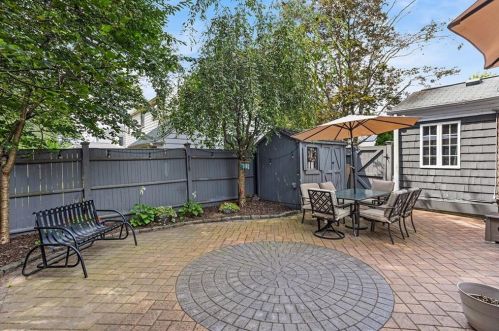 42 Pelham Pkwy, North Providence RI  02911-2915 exterior