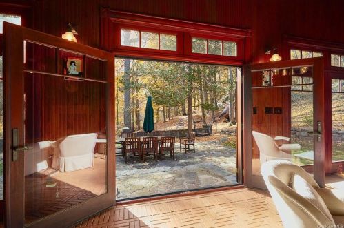 18 Patterson Brook Rd, Tuxedo Park NY  10987-4121 exterior