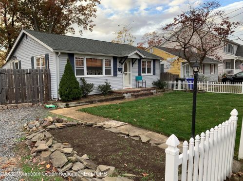 10 Stuyvesant Rd, Bricktown, NJ 08723-5321