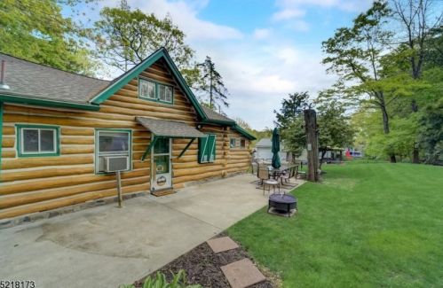 9 Woodside Dr, West Milford Lakes NJ  07480-4246 exterior