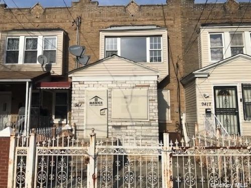 94-15 75th St, Jamaica, NY 11421-1049