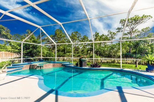 2771 Englewood Dr, Melbourne, FL 32940-7187