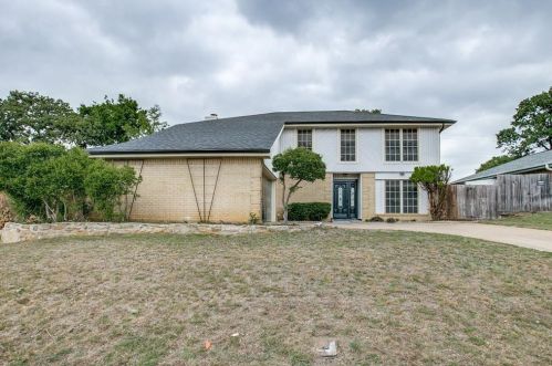 101 Springridge Ln, Euless, TX 76039-8031