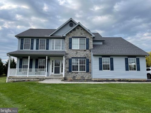 120 Summit Dr, Littlestown, PA 17340-9182