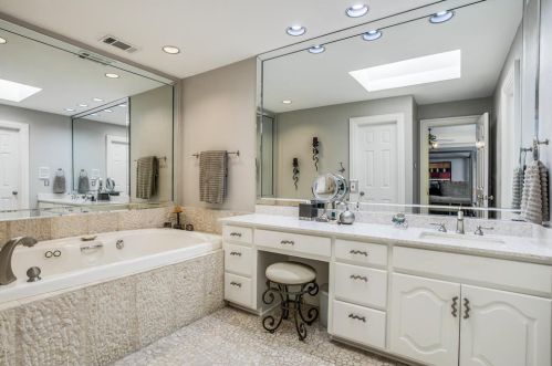 6745 Country Club Cir, Dallas TX  75214-4021 exterior