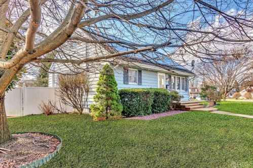 19 Laurie Dr, East Brunswick, NJ 08816-3025