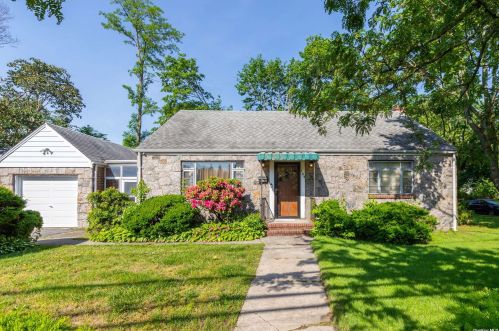 193 Lenox Rd, Huntington Station, NY 11746-1934