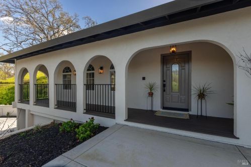 385 Vine St, Vacaville CA  95688-8704 exterior