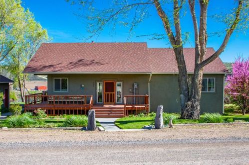 955 Garfield Ave, Glenns Ferry, ID 83623-2327