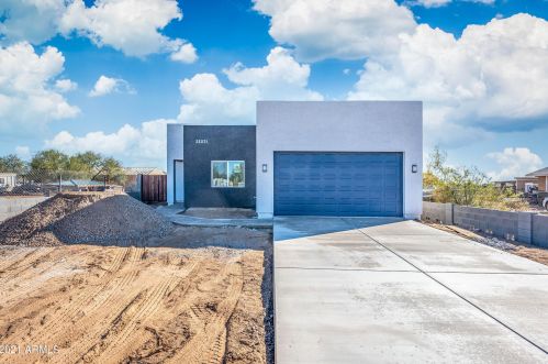 32231 Center St, Wittmann, AZ 85361-8762