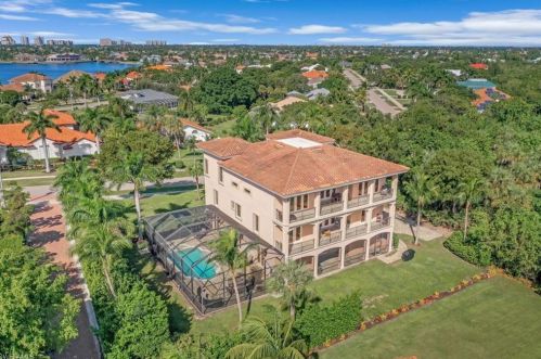 631 Inlet Dr, Marco Island, FL 34145-5938