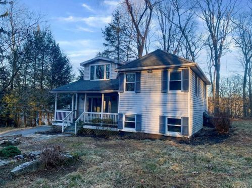 7 Lake Ave, Lewisboro, NY 10590-2726
