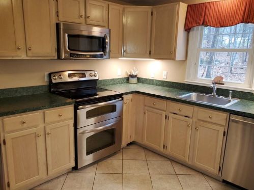 19 Ducarl Dr, Lincoln RI  02865-1320 exterior