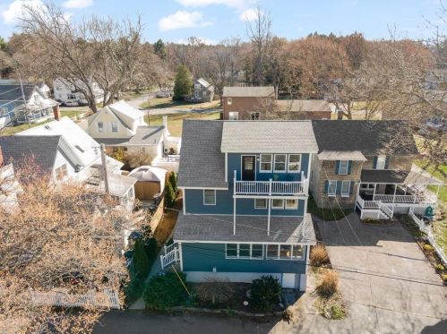 148 Andrew Comstock Rd, Warwick RI  02886-8129 exterior