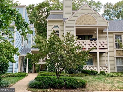 7762 Willow Point Dr, Falls Church, VA 22042-7535