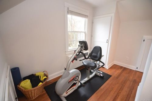 23 Brookside Pl, Pleasantville NY  10570-1204 exterior