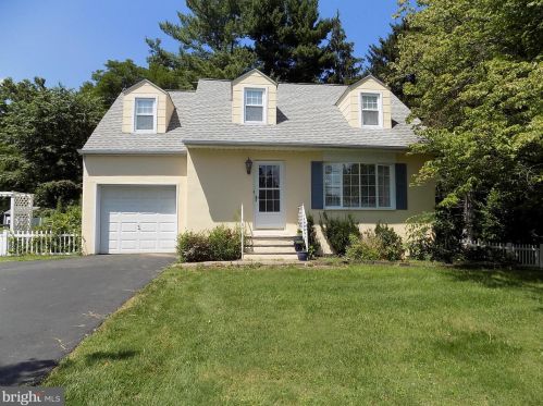 1530 Yardley Newtown Rd, Yardley, PA 19067-4041