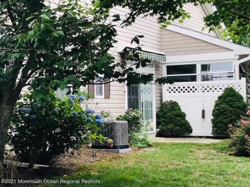 141 Greenlawns Dr, Lakewood, NJ 08701-7357