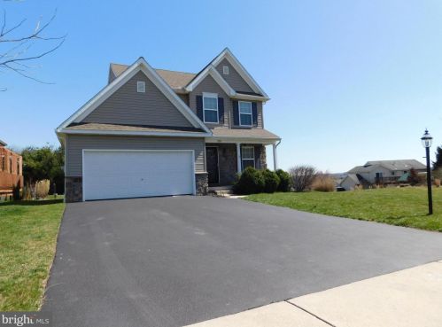555 Rosewater Dr, Red Lion, PA 17356-7102