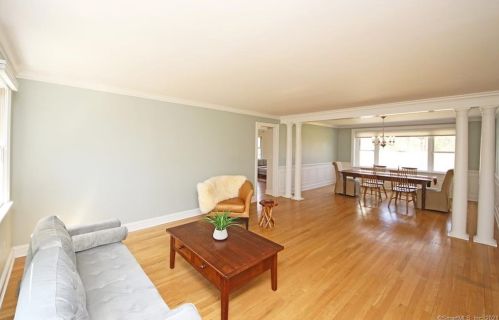 26 Oak Knoll Rd, Ridgefield CT  06877-4334 exterior