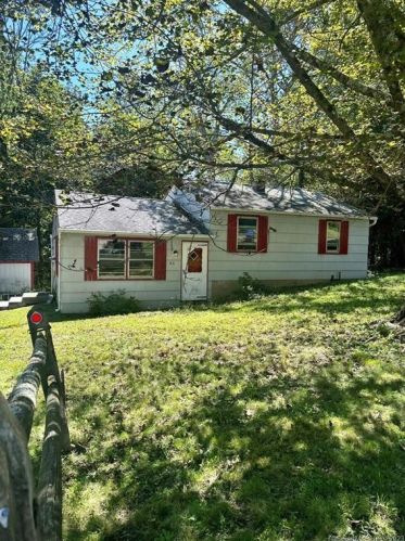 46 Kennedy Dr, Litchfield, CT 06787-1106
