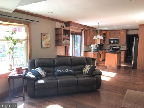 1331 Westminster Dr, Downingtown PA  19335-3652 exterior