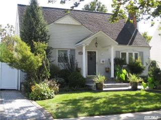 67 Columbine Ave, North Merrick, NY 11566-1109