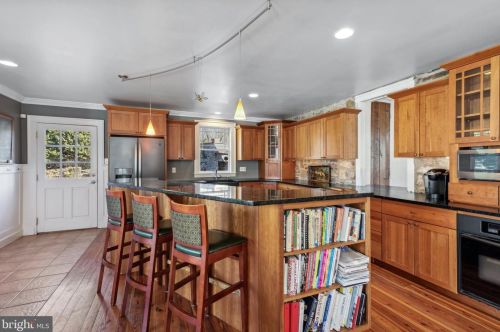 737 Hoover Rd, Blue Bell PA  19422-2015 exterior