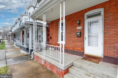 137 East St, Spring Grove PA  17362-1215 exterior